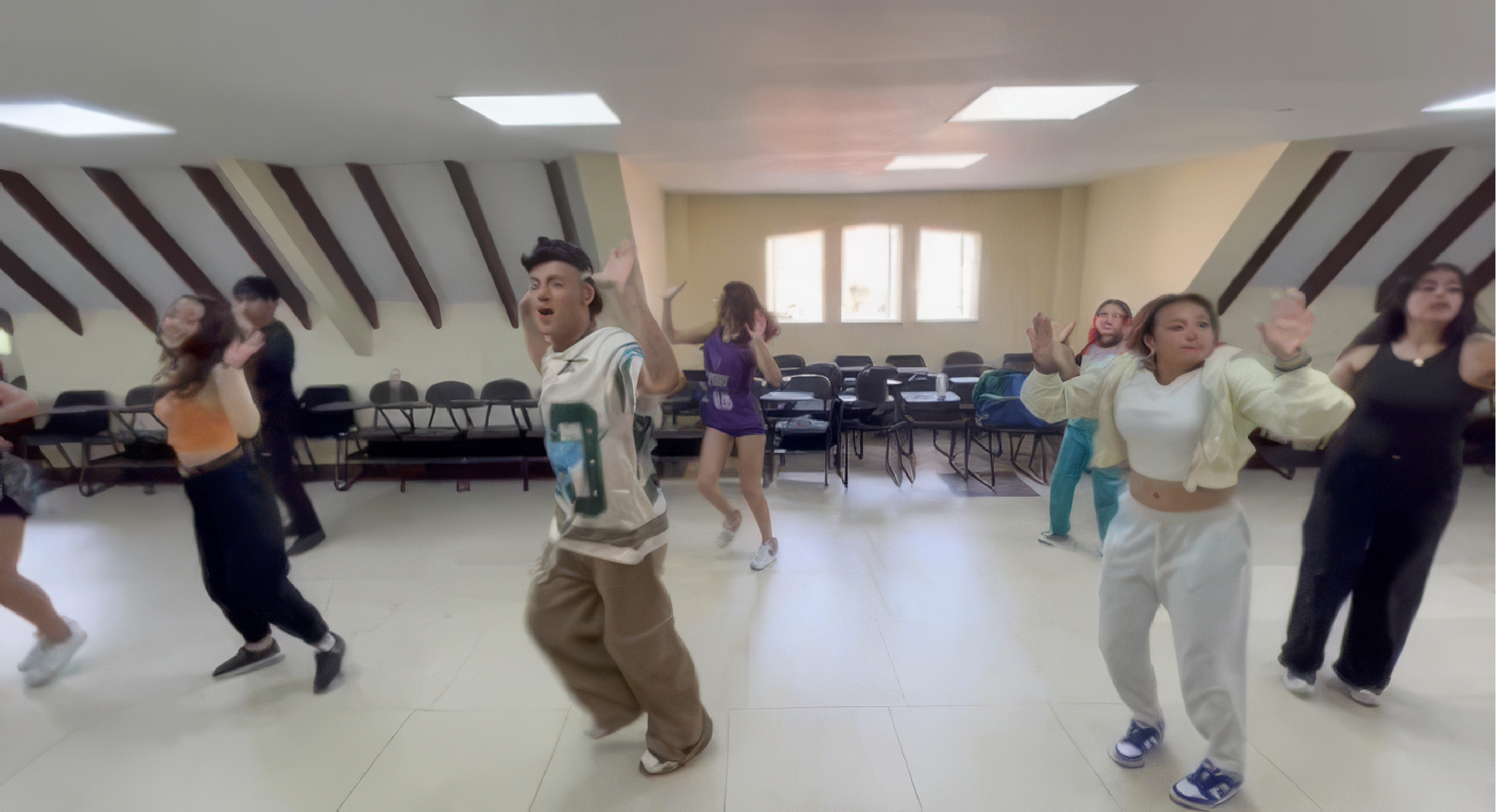 Actividad de Danzas - estudiantes participando en actividad cultural