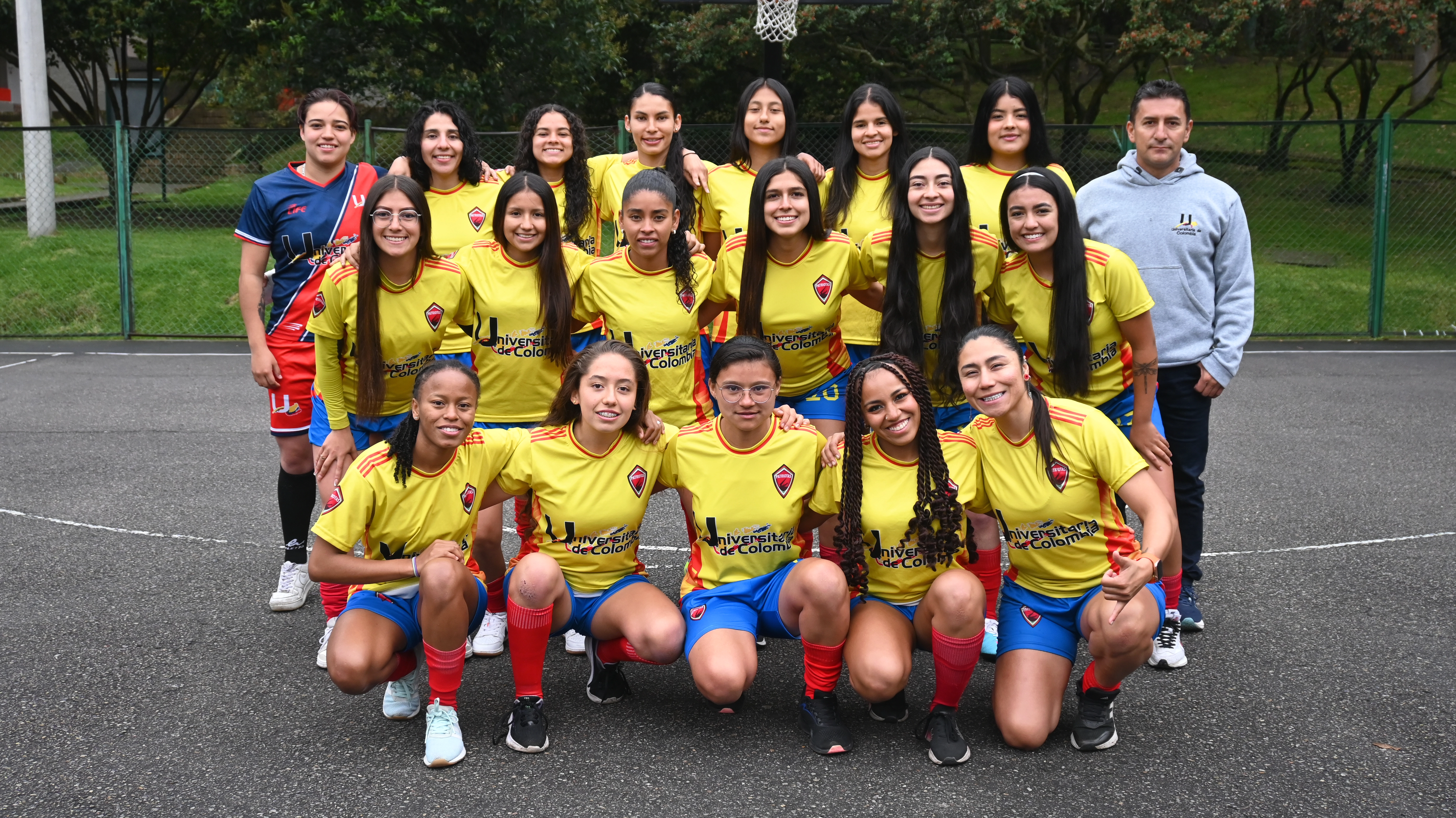 Equipo de Fútbol Masculino y Femenino de la Institución - Femenino en acción durante entrenamiento o competencia