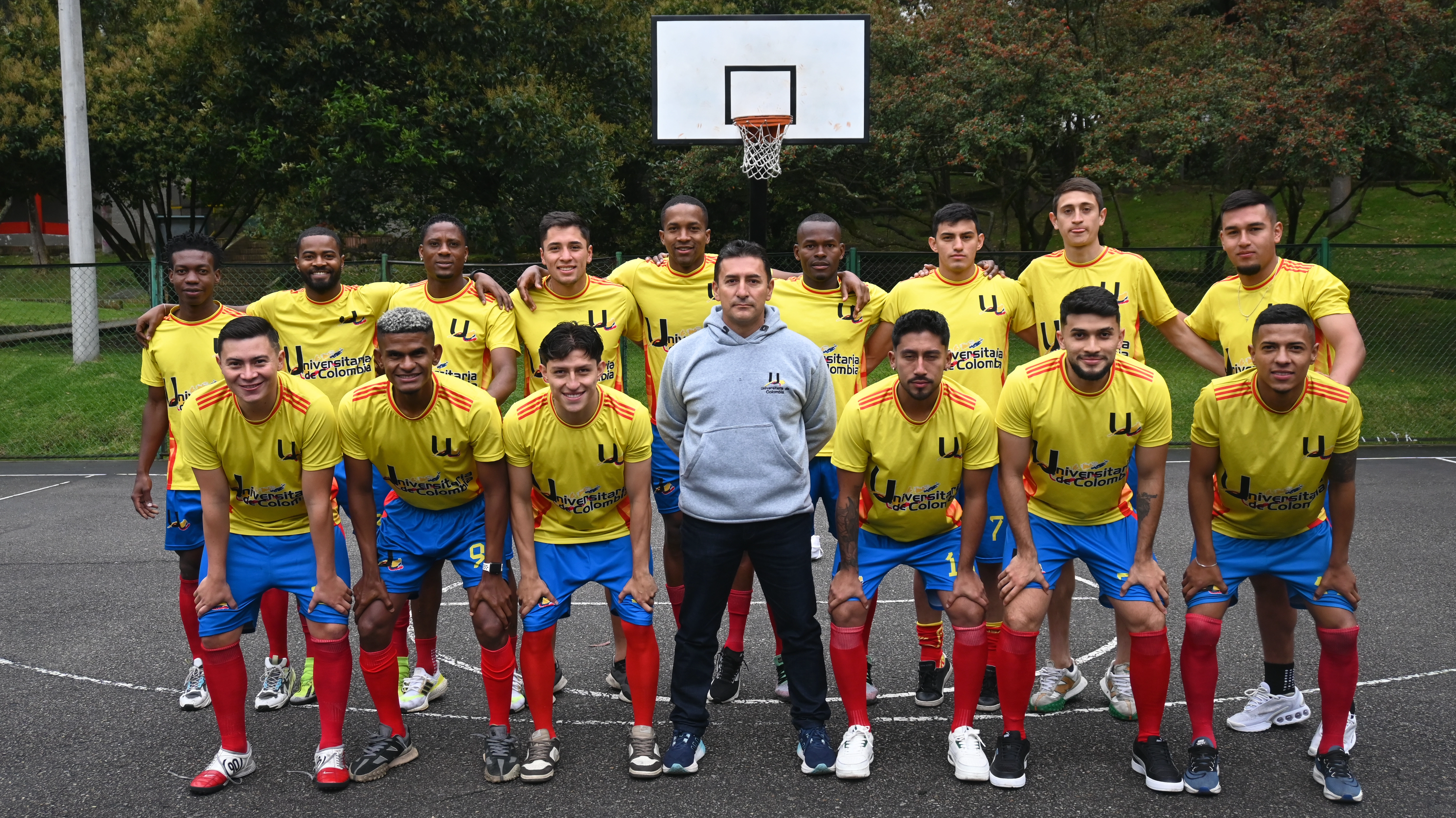 Equipo de Fútbol Masculino y Femenino de la Institución - Masculino en acción durante entrenamiento o competencia