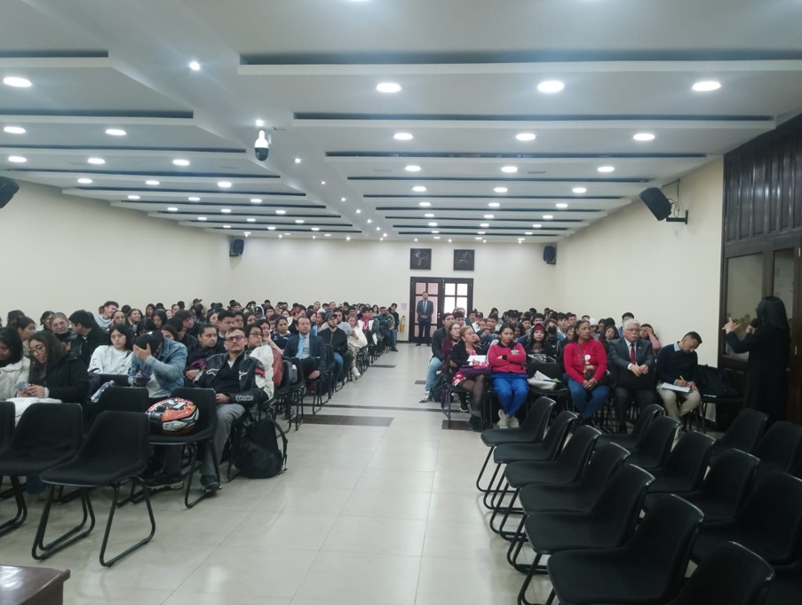 Prevención del riesgo cardiovascular – EMI realizada el 20 de mayo de 2025 - estudiantes y comunidad universitaria participando en la actividad