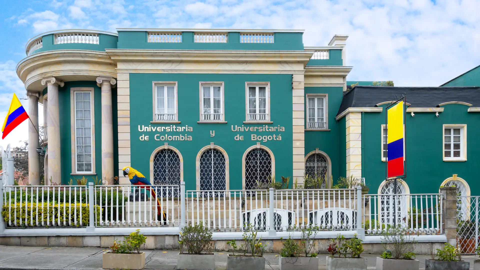Fachada de la Sede Administrativa de la Universitaria de Colombia