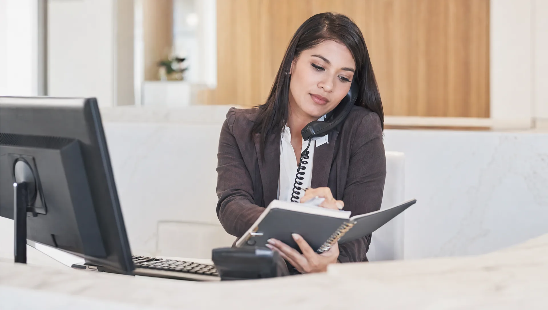 Estudiantes de Técnico Laboral en Auxiliar Administrativo en práctica