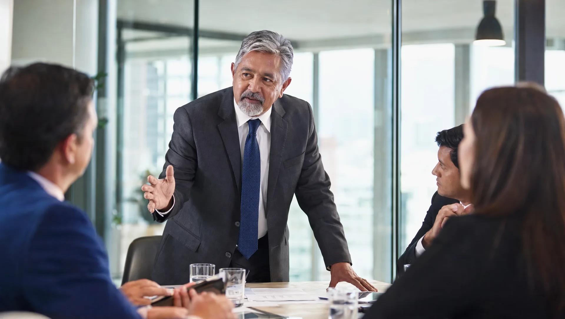 Estudiantes de Especialización en Gerencia de Empresas en práctica